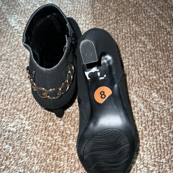 Impo heels with gold accent - Picture 3 of 3